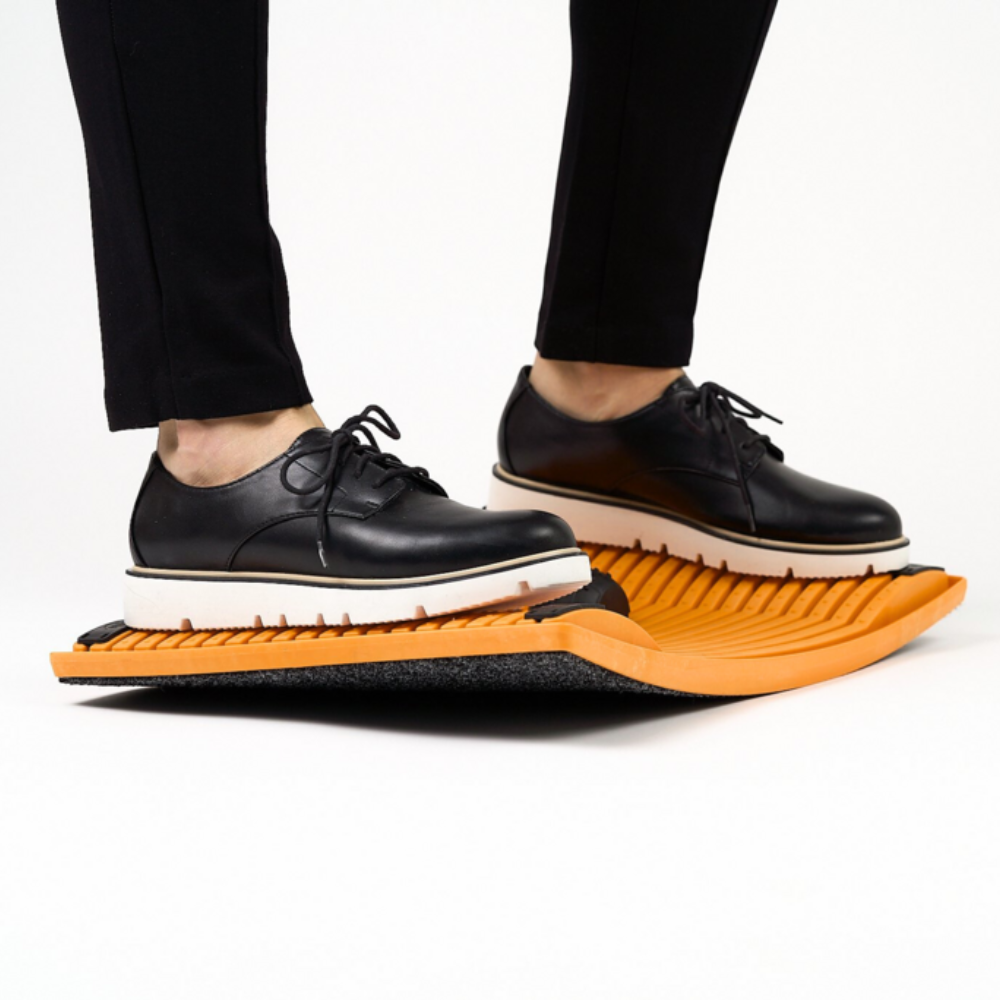 Gymba activation board has a patented cross flexibility – walk while standing in your office!