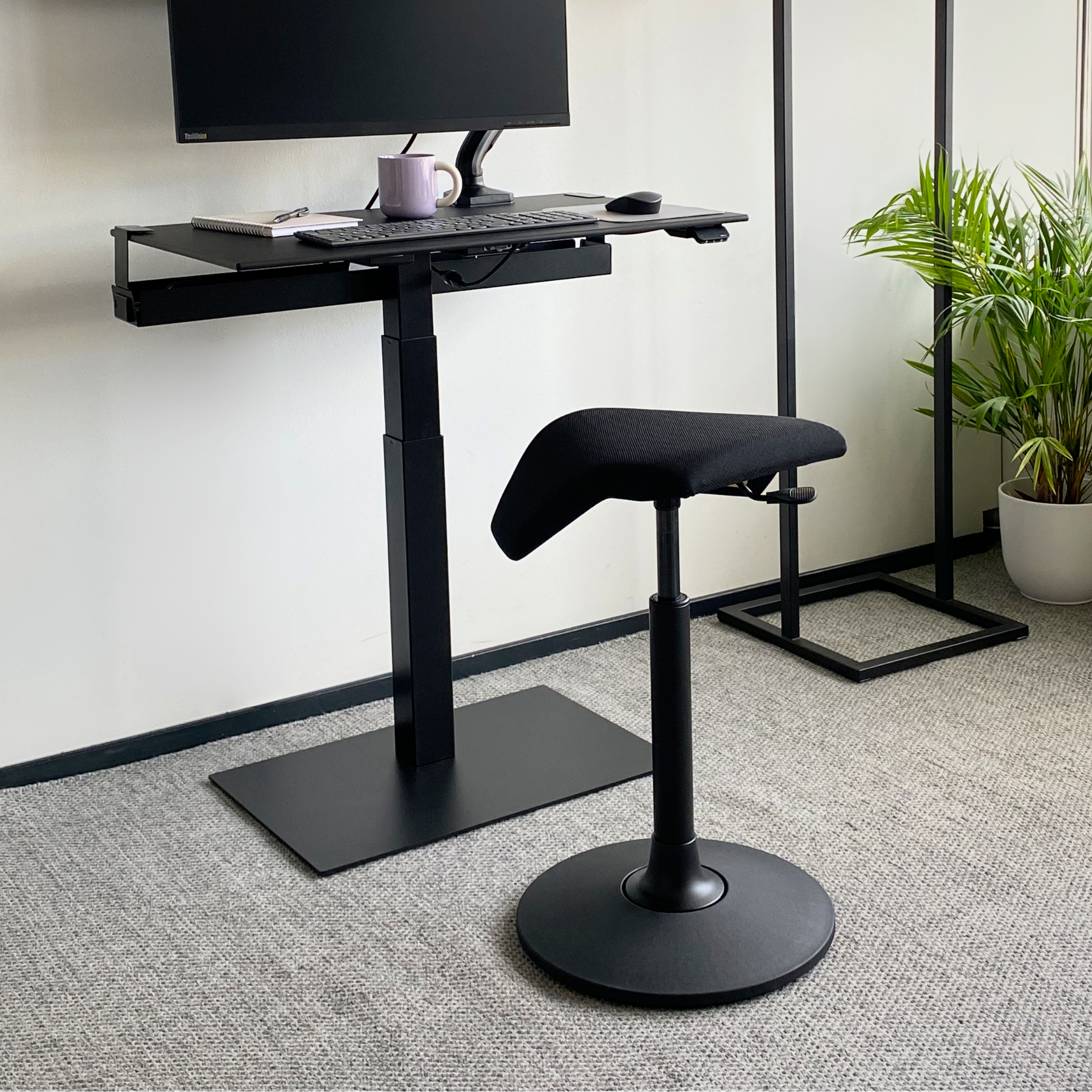 Iloa Joy Active chain in office