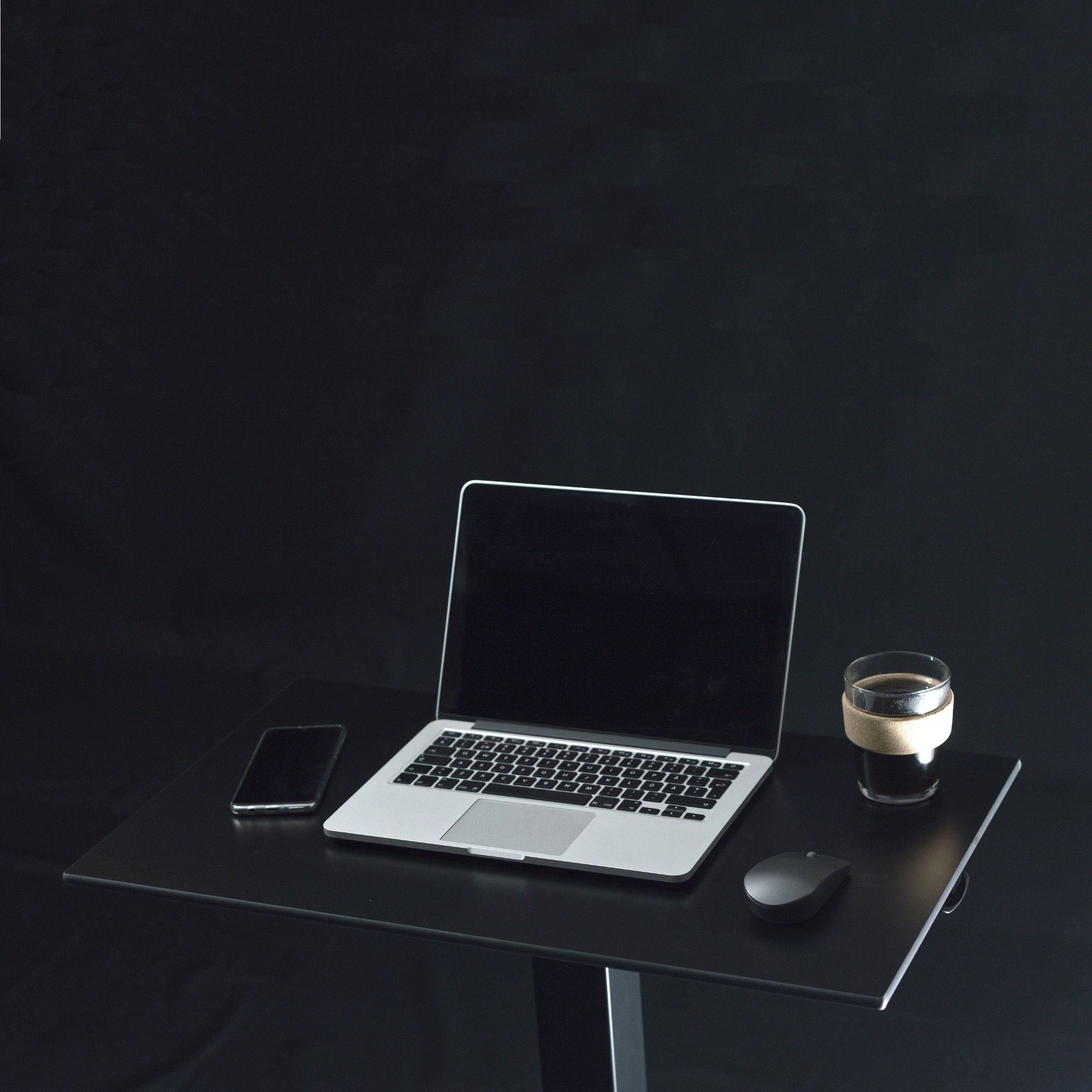 Height adjustable desk Mahtuva M selka